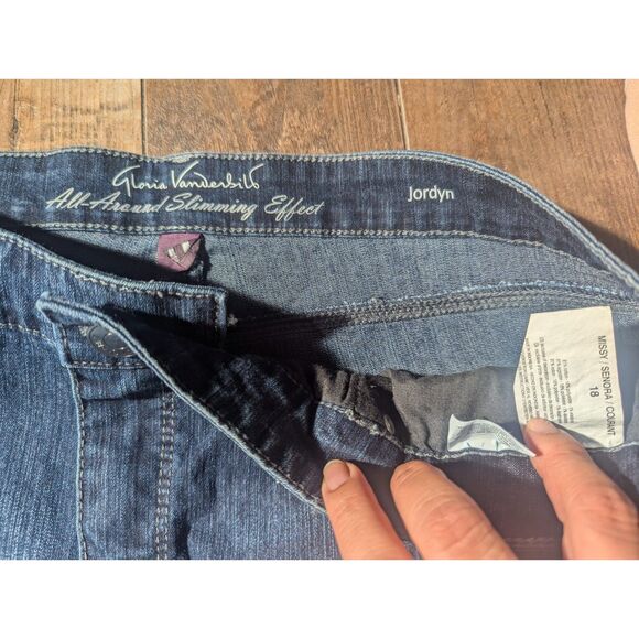 Gloria Vanderbilt Jordyn Women’s Jeans Size 18 - All-Around Slimming Effect - Picture 3 of 6